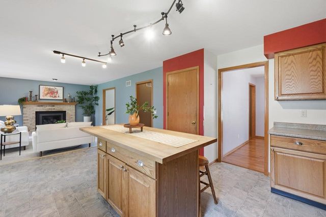 909 Bristol Court, Stoughton, WI 53589