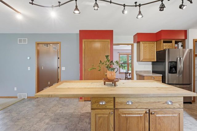 909 Bristol Court, Stoughton, WI 53589