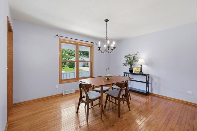 909 Bristol Court, Stoughton, WI 53589
