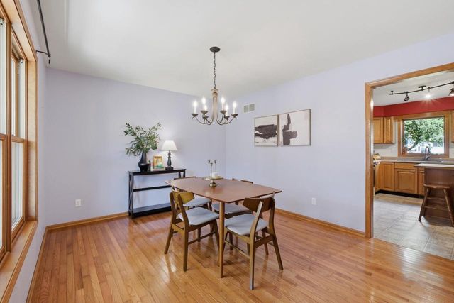 909 Bristol Court, Stoughton, WI 53589