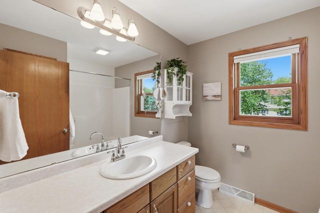 909 Bristol Court, Stoughton, WI 53589