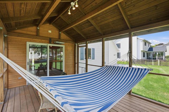 909 Bristol Court, Stoughton, WI 53589