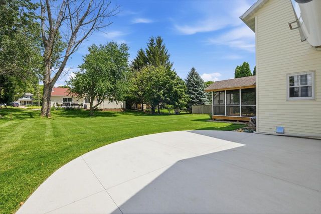 909 Bristol Court, Stoughton, WI 53589