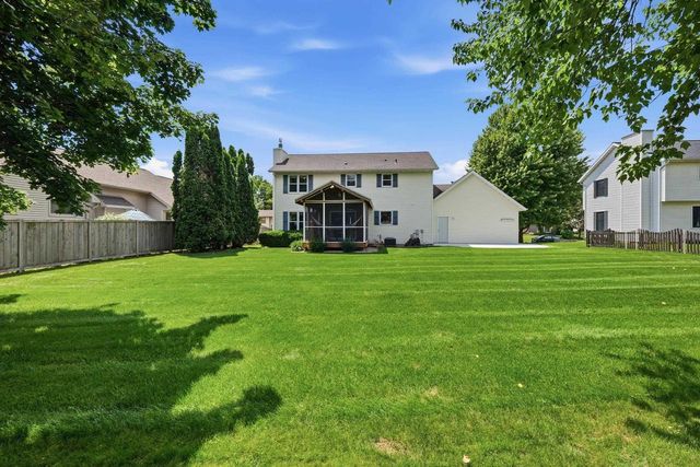 909 Bristol Court, Stoughton, WI 53589