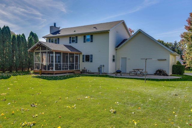 909 Bristol Court, Stoughton, WI 53589