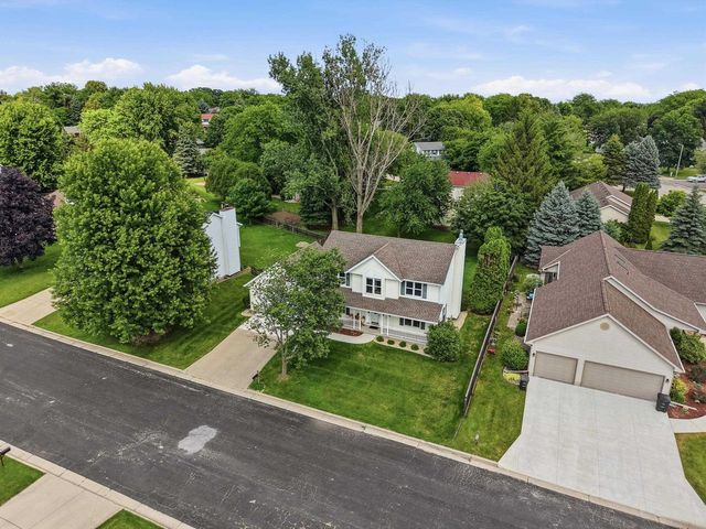 909 Bristol Court, Stoughton, WI 53589