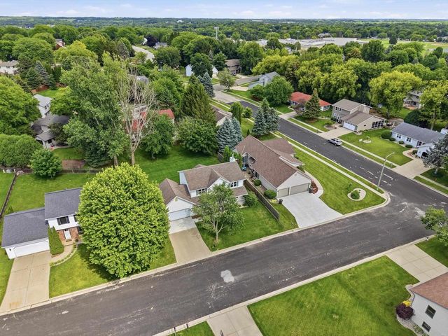 909 Bristol Court, Stoughton, WI 53589