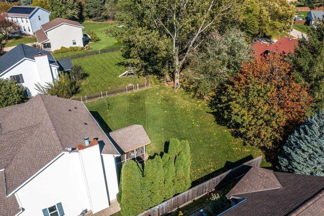 909 Bristol Court, Stoughton, WI 53589