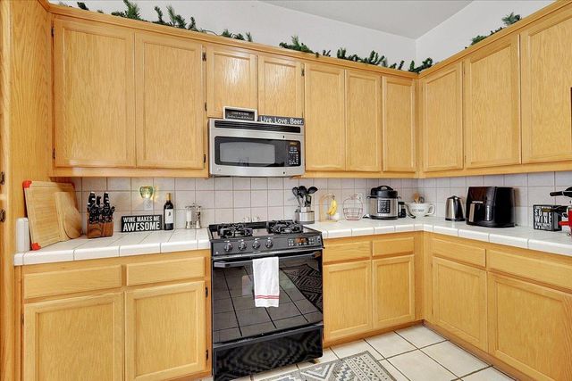 1624 Tres Picos Dr, Yuba City, CA 95993