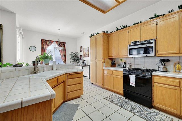 1624 Tres Picos Dr, Yuba City, CA 95993