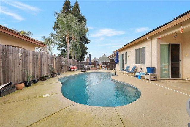 1624 Tres Picos Dr, Yuba City, CA 95993