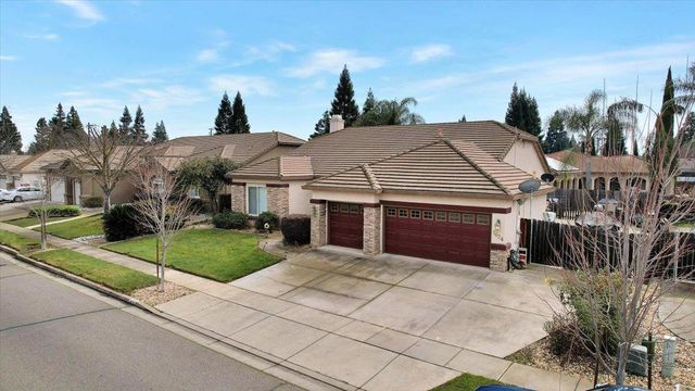 1624 Tres Picos Dr, Yuba City, CA 95993