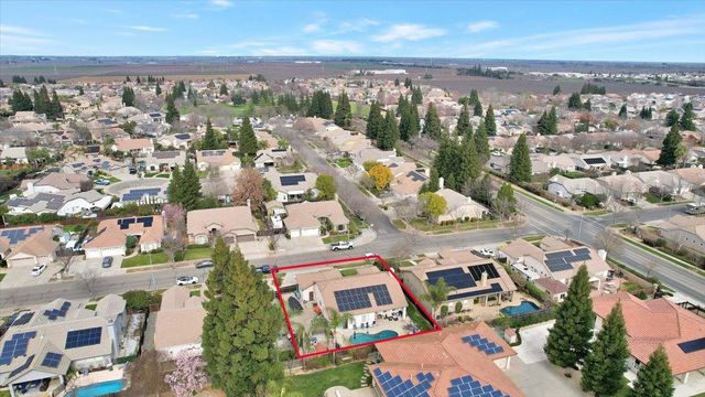 1624 Tres Picos Dr, Yuba City, CA 95993