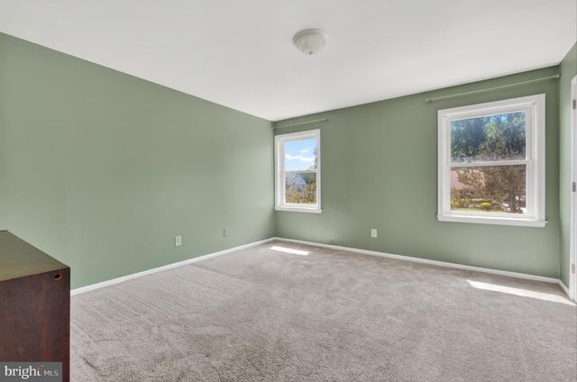 7 DEER TRACK LN, Newark, DE 19711