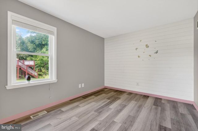 7 DEER TRACK LN, Newark, DE 19711