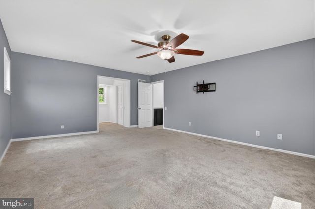 7 DEER TRACK LN, Newark, DE 19711