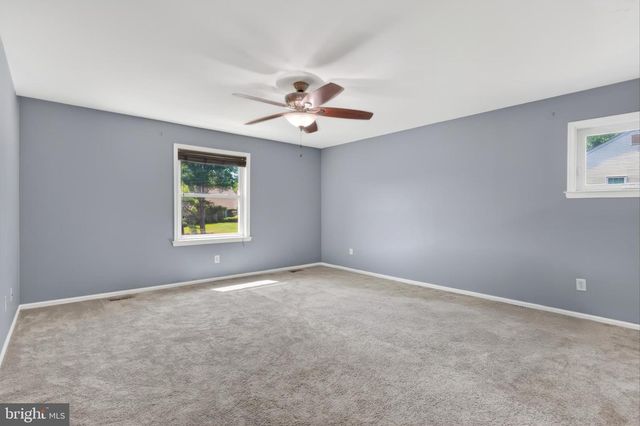 7 DEER TRACK LN, Newark, DE 19711