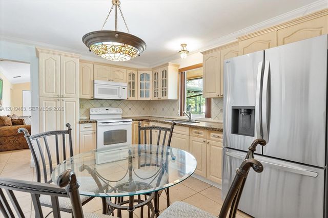 1730 NW 108th Ave, Pembroke Pines, FL 33026