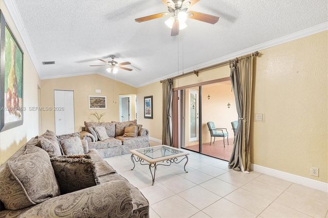 1730 NW 108th Ave, Pembroke Pines, FL 33026