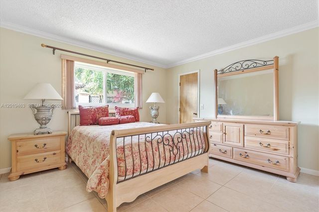 1730 NW 108th Ave, Pembroke Pines, FL 33026