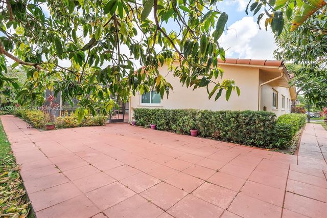 1730 NW 108th Ave, Pembroke Pines, FL 33026