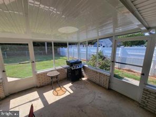 96 KENMAR DR, Newark, DE 19713