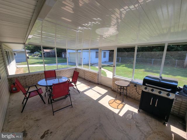 96 KENMAR DR, Newark, DE 19713