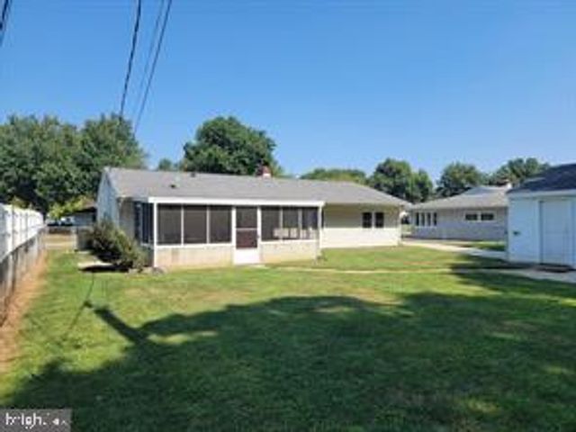 96 KENMAR DR, Newark, DE 19713