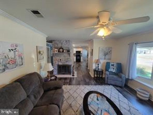 96 KENMAR DR, Newark, DE 19713