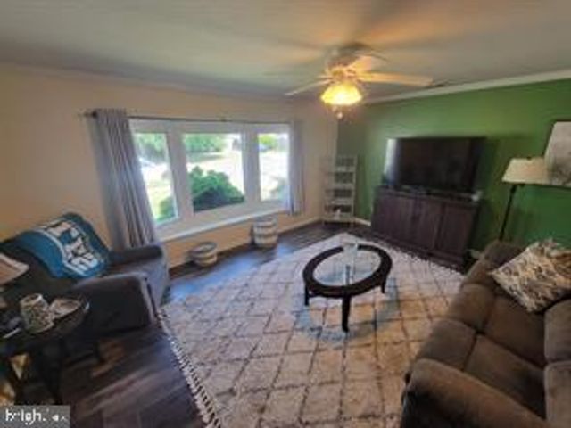 96 KENMAR DR, Newark, DE 19713