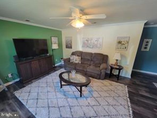 96 KENMAR DR, Newark, DE 19713