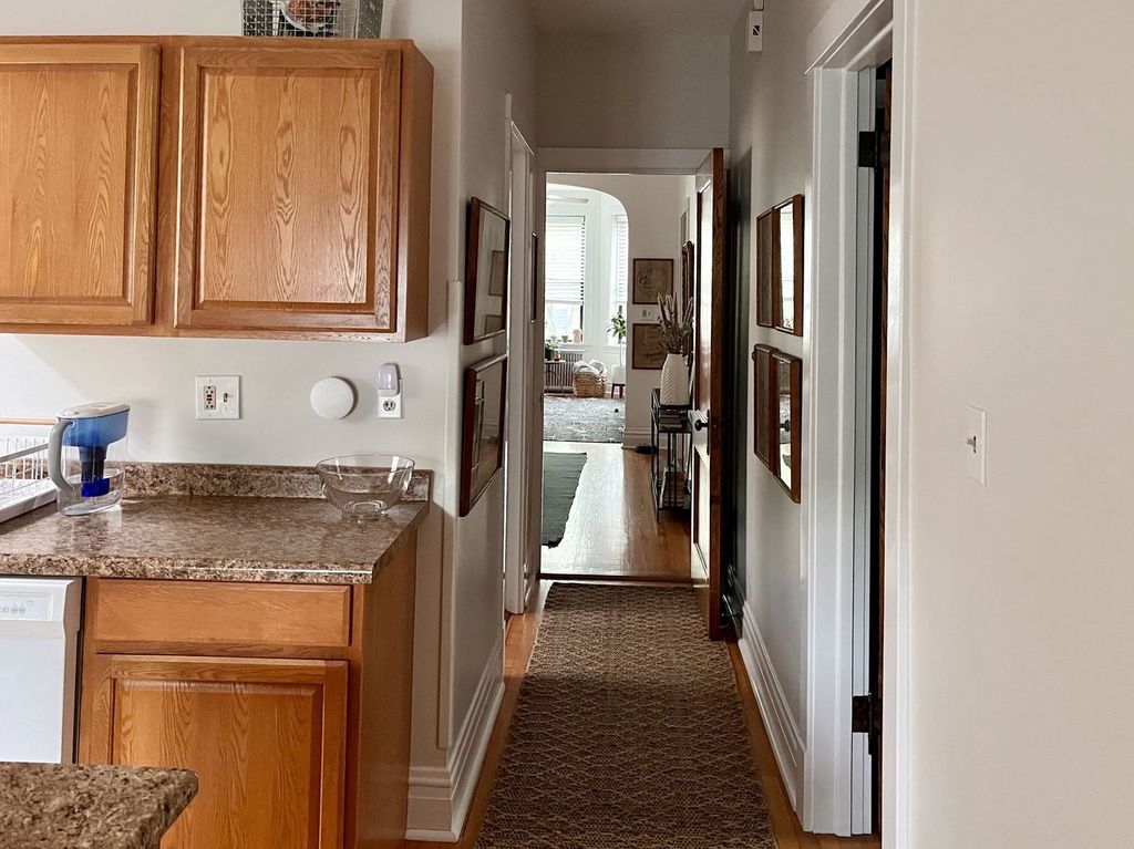 Image 11 of property listing at 2020 W Waveland Avenue, Chicago, IL 60618