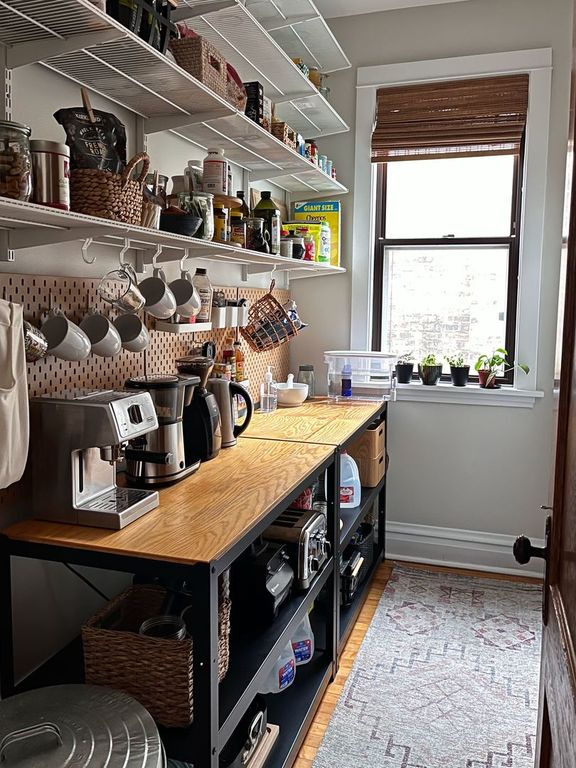 Image 12 of property listing at 2020 W Waveland Avenue, Chicago, IL 60618
