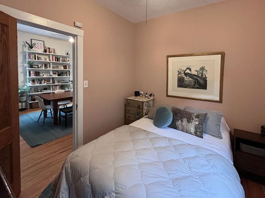 Image 14 of property listing at 2020 W Waveland Avenue, Chicago, IL 60618