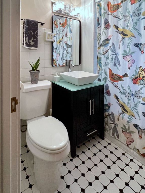 Image 15 of property listing at 2020 W Waveland Avenue, Chicago, IL 60618