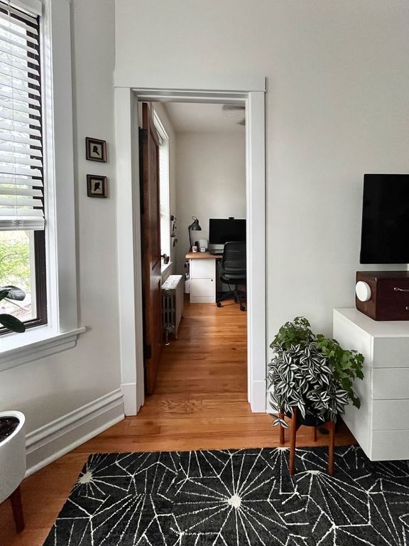 Image 17 of property listing at 2020 W Waveland Avenue, Chicago, IL 60618