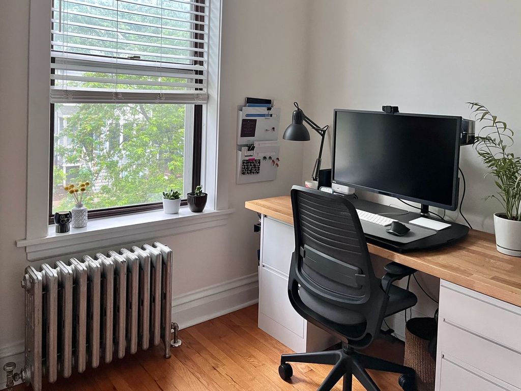 Image 19 of property listing at 2020 W Waveland Avenue, Chicago, IL 60618
