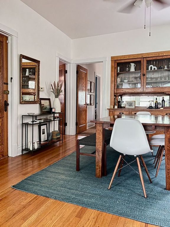 Image 7 of property listing at 2020 W Waveland Avenue, Chicago, IL 60618