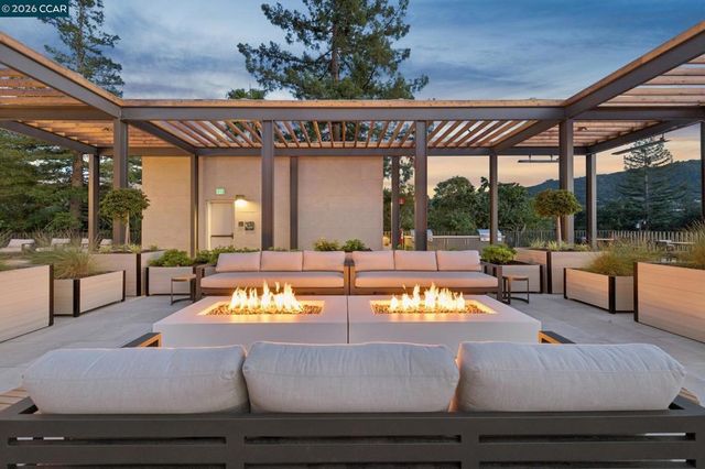375 W El Pintado Rd 202, Danville, CA 94526