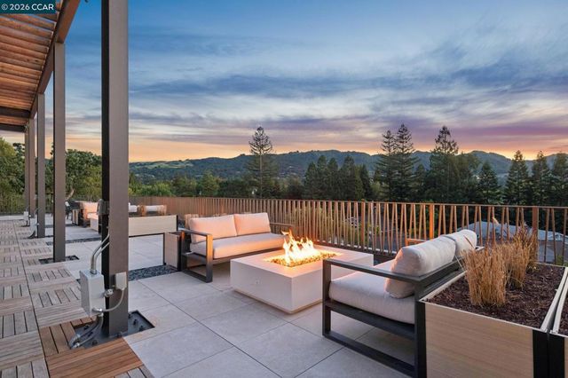 375 W El Pintado Rd 202, Danville, CA 94526
