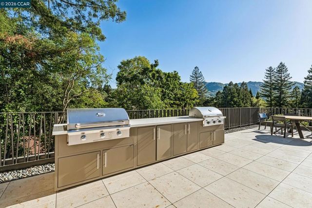 375 W El Pintado Rd 202, Danville, CA 94526