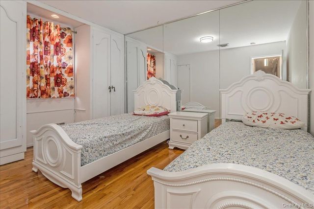 93 Searingtown Road, Albertson, NY 11507