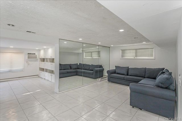 93 Searingtown Road, Albertson, NY 11507