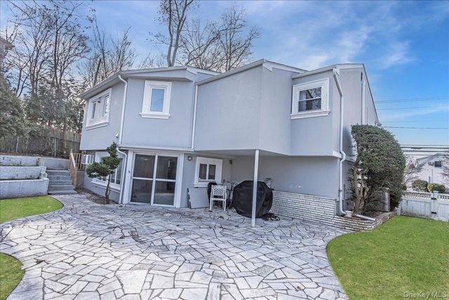 93 Searingtown Road, Albertson, NY 11507