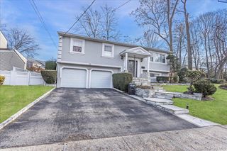 93 Searingtown Road, Albertson, NY 11507