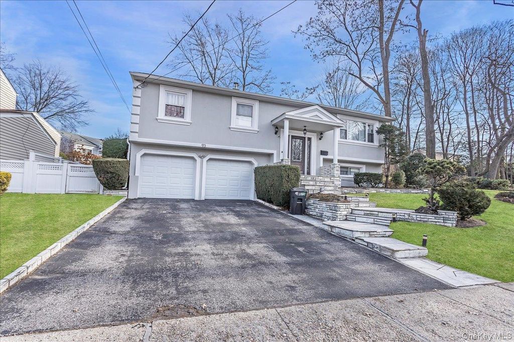 93 Searingtown Road, Albertson, NY 11507