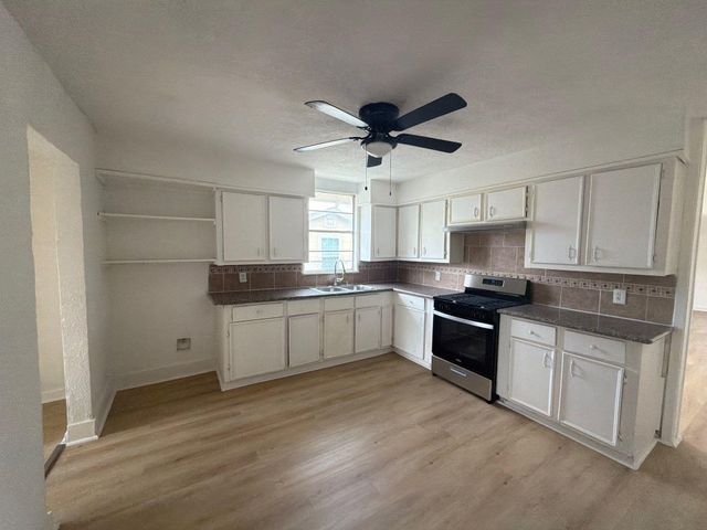 121 N Spooner Street, Pasadena, TX 77506