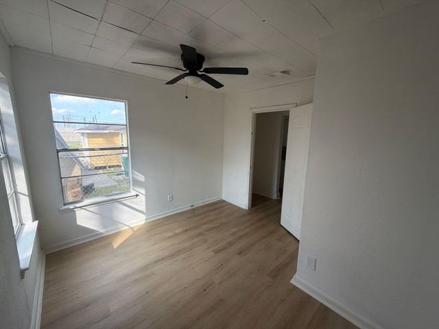 121 N Spooner Street, Pasadena, TX 77506