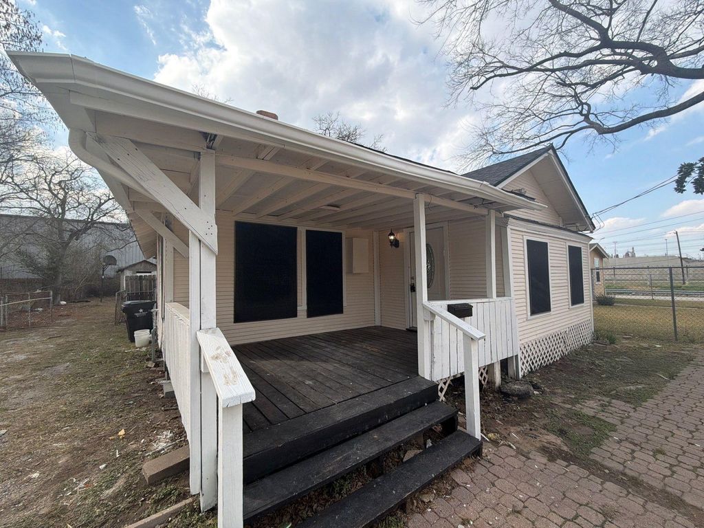 121 N Spooner Street, Pasadena, TX 77506