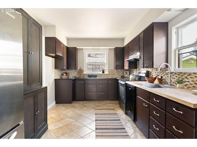 3215 Ne 63RD Ave, Portland, OR 97213